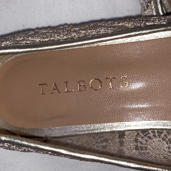 Flat semi formal shoes, gold and cream sz 6.5 - Picture 2 of 4